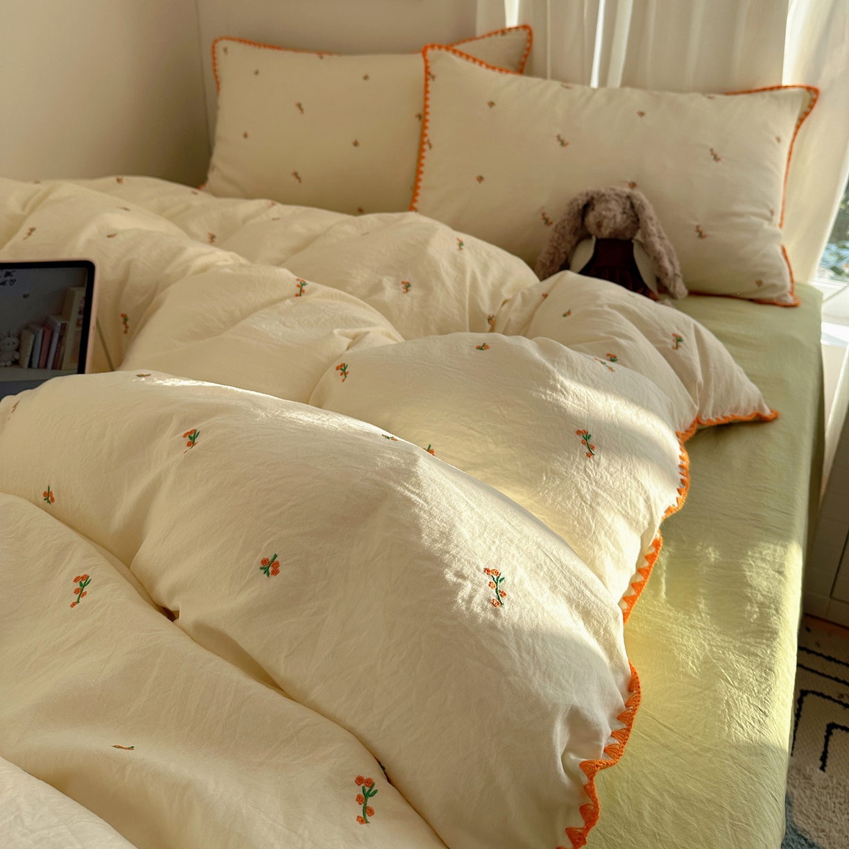 91家纺网 家纺一手货源 找家纺 顾里家纺 2026新款ins韩风刺绣云朵棉四件套 小桔梗