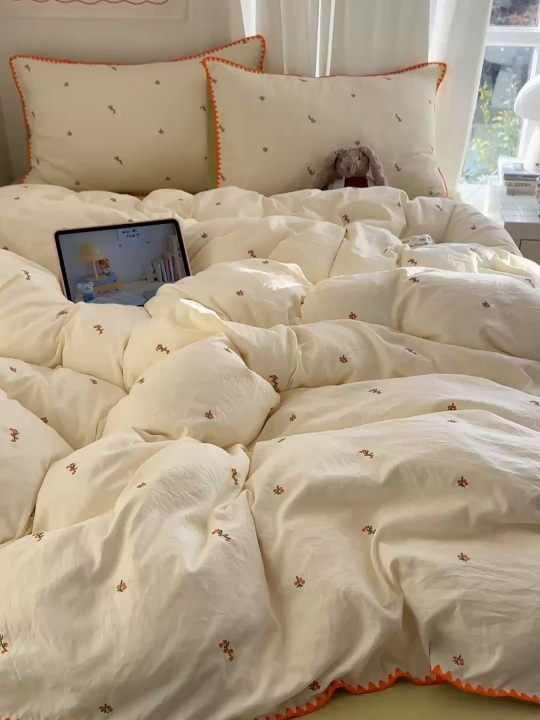 91家纺网 家纺一手货源 找家纺 顾里家纺 2026新款ins韩风刺绣云朵棉四件套 小桔梗