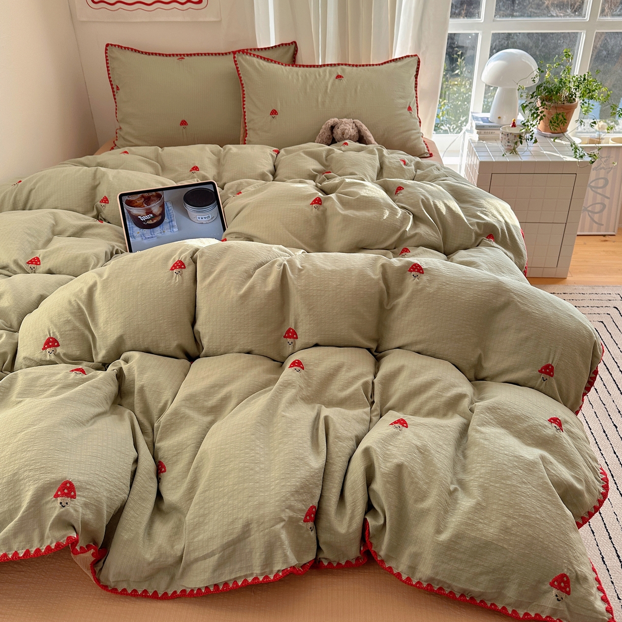 91家纺网 家纺一手货源 找家纺 顾里家纺 2026新款ins韩风刺绣云朵棉四件套 小蘑菇