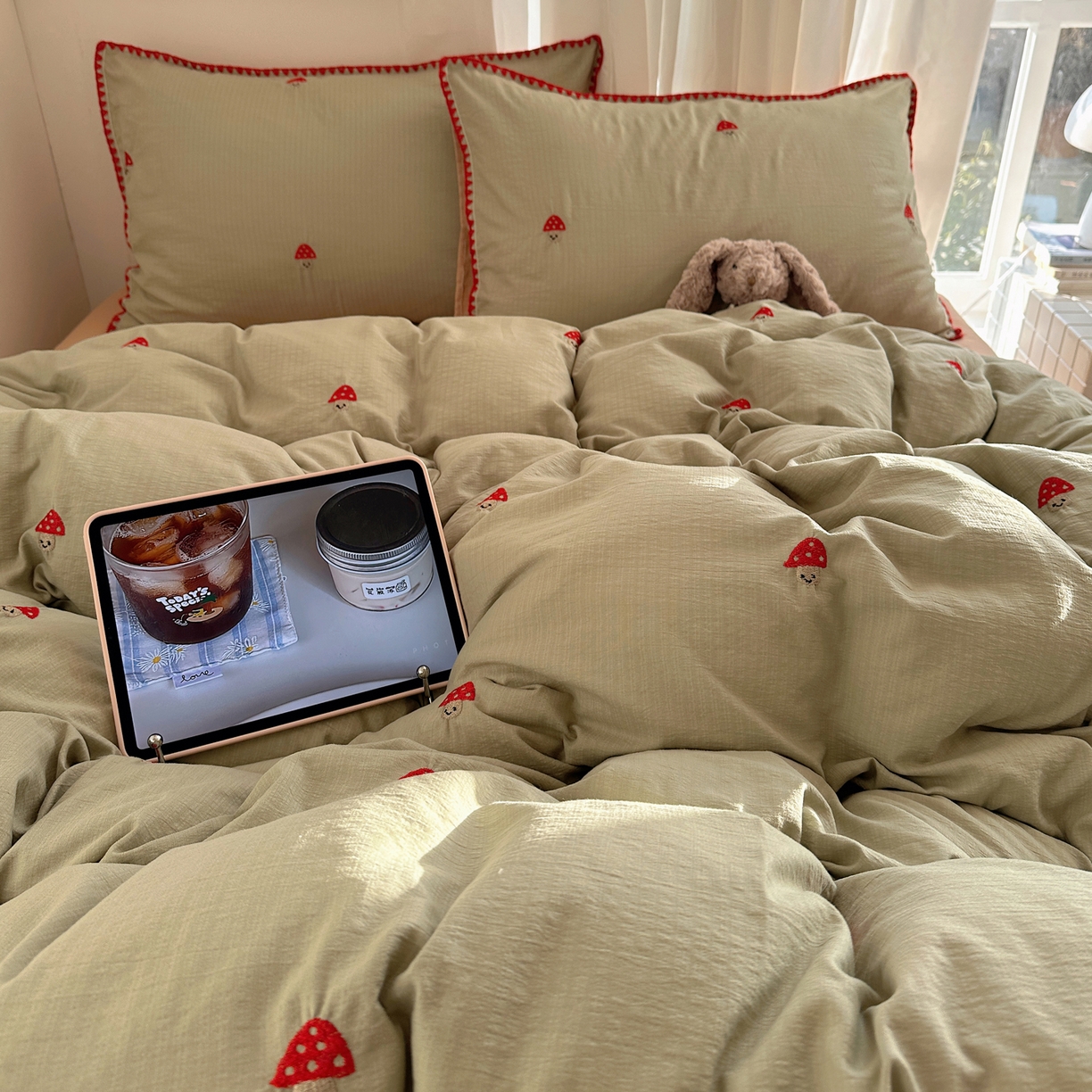 91家纺网 家纺一手货源 找家纺 顾里家纺 2026新款ins韩风刺绣云朵棉四件套 小蘑菇