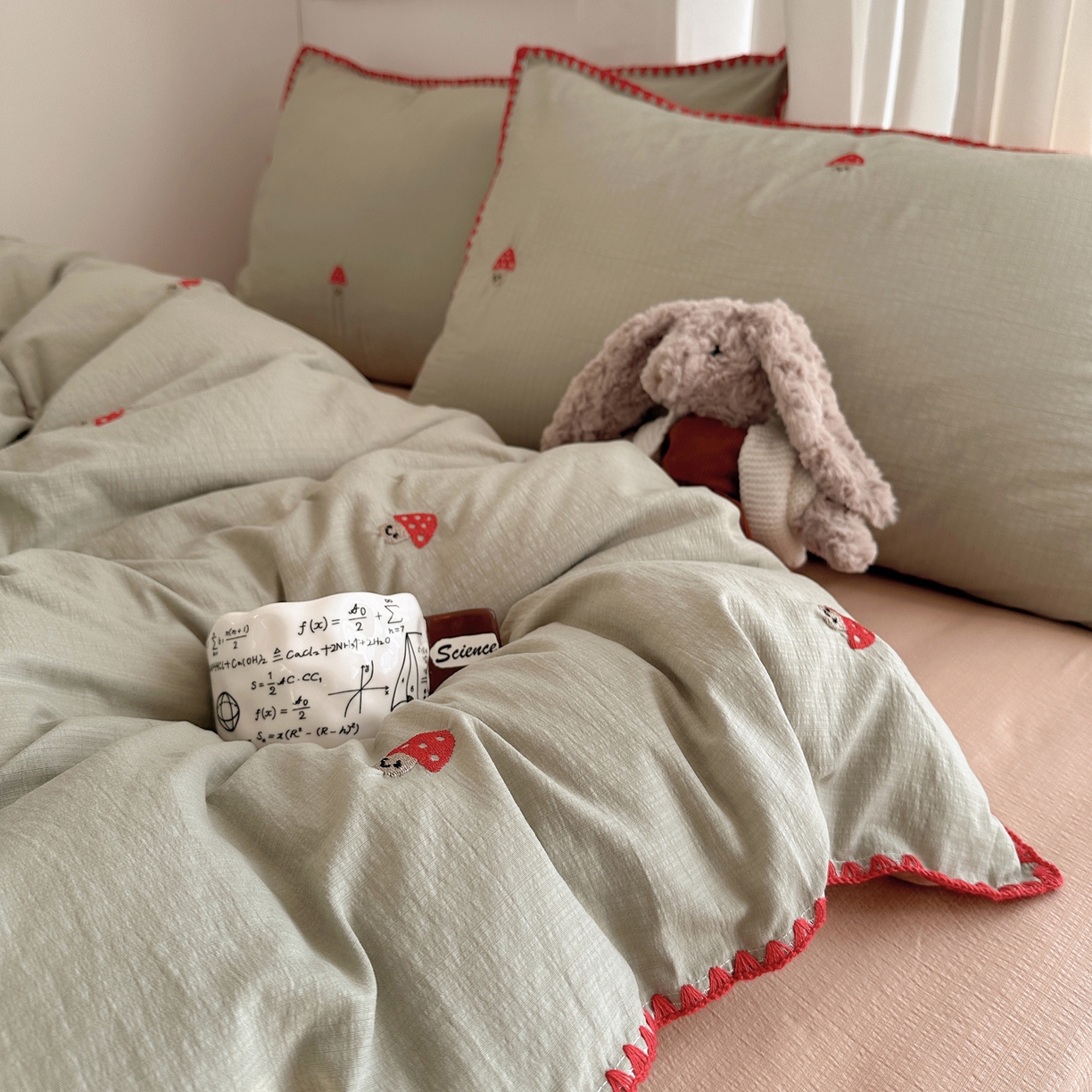 91家纺网 家纺一手货源 找家纺 顾里家纺 2026新款ins韩风刺绣云朵棉四件套 小蘑菇