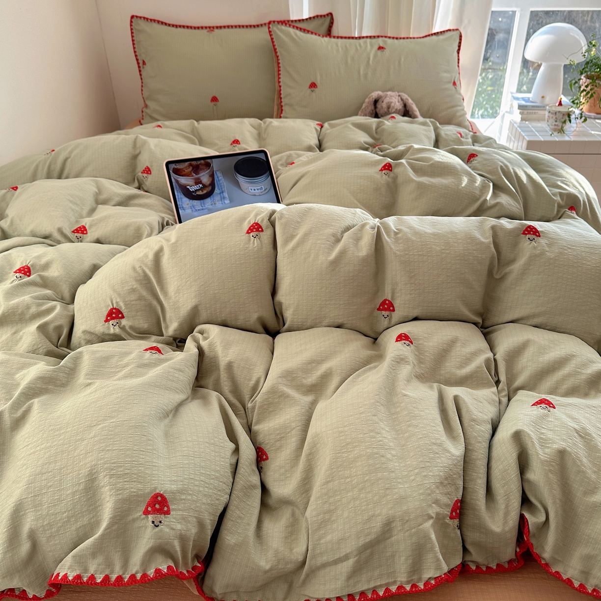 91家纺网 家纺一手货源 找家纺 顾里家纺 2026新款ins韩风刺绣云朵棉四件套 小蘑菇