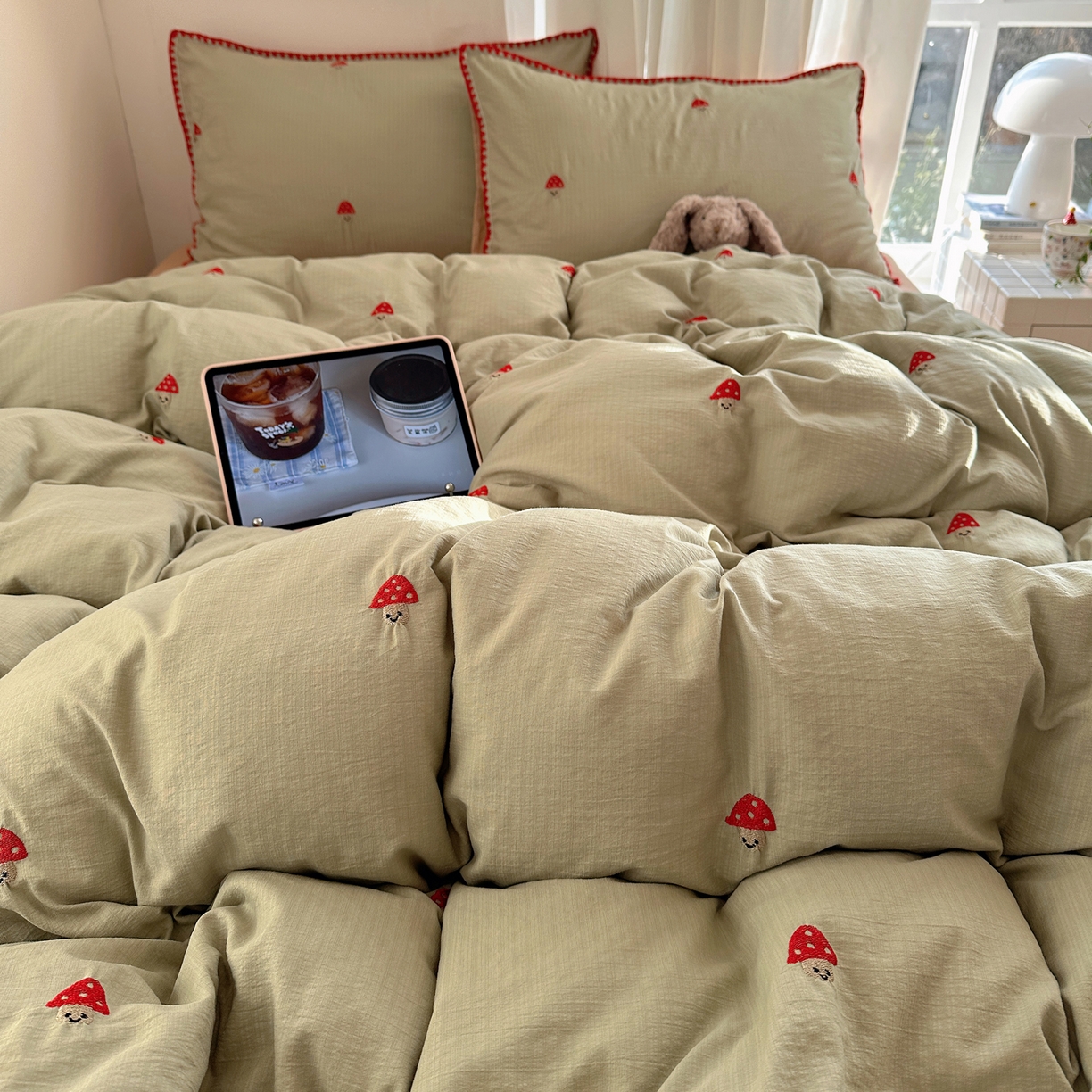 91家纺网 家纺一手货源 找家纺 顾里家纺 2026新款ins韩风刺绣云朵棉四件套 小蘑菇