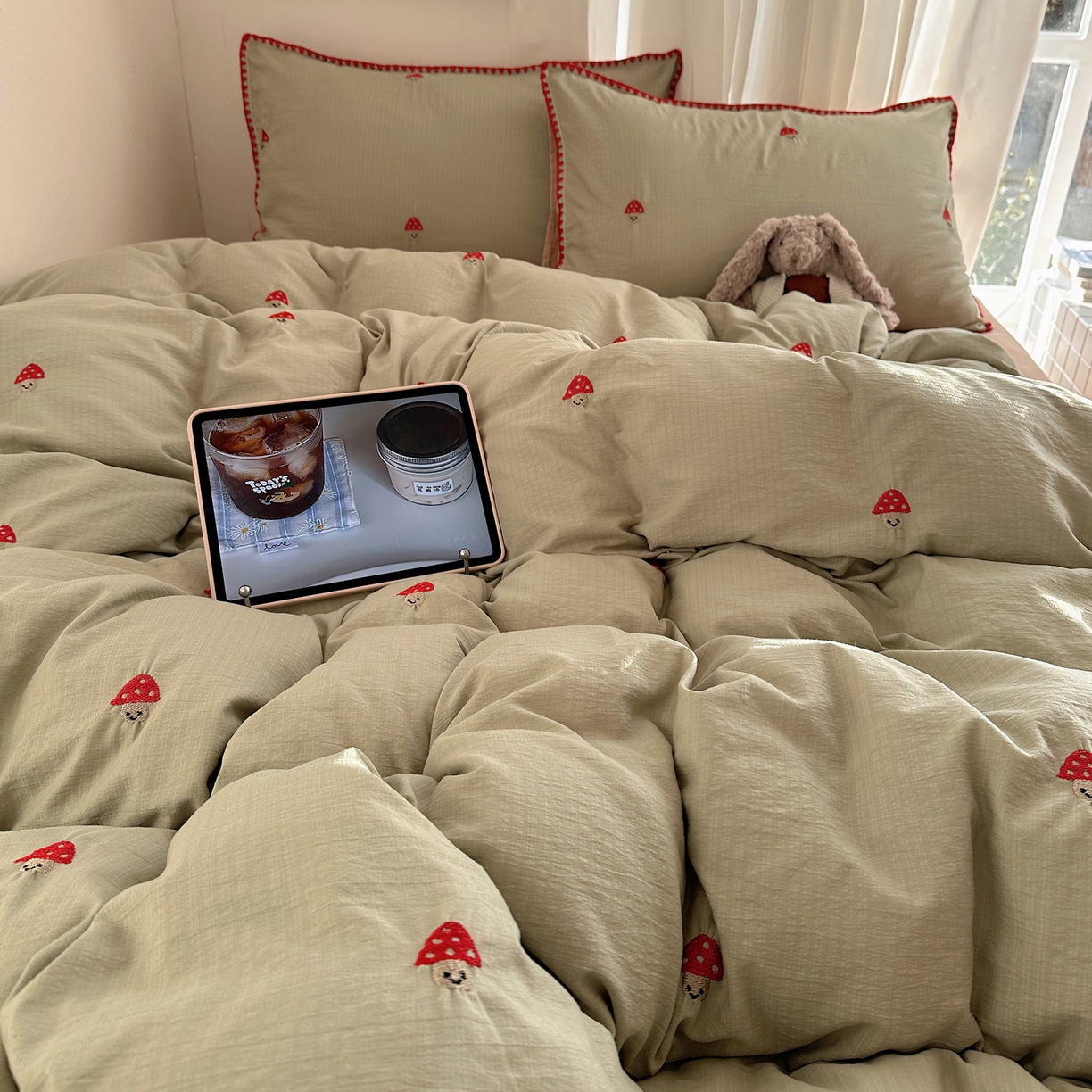 91家纺网 家纺一手货源 找家纺 顾里家纺 2026新款ins韩风刺绣云朵棉四件套 小蘑菇