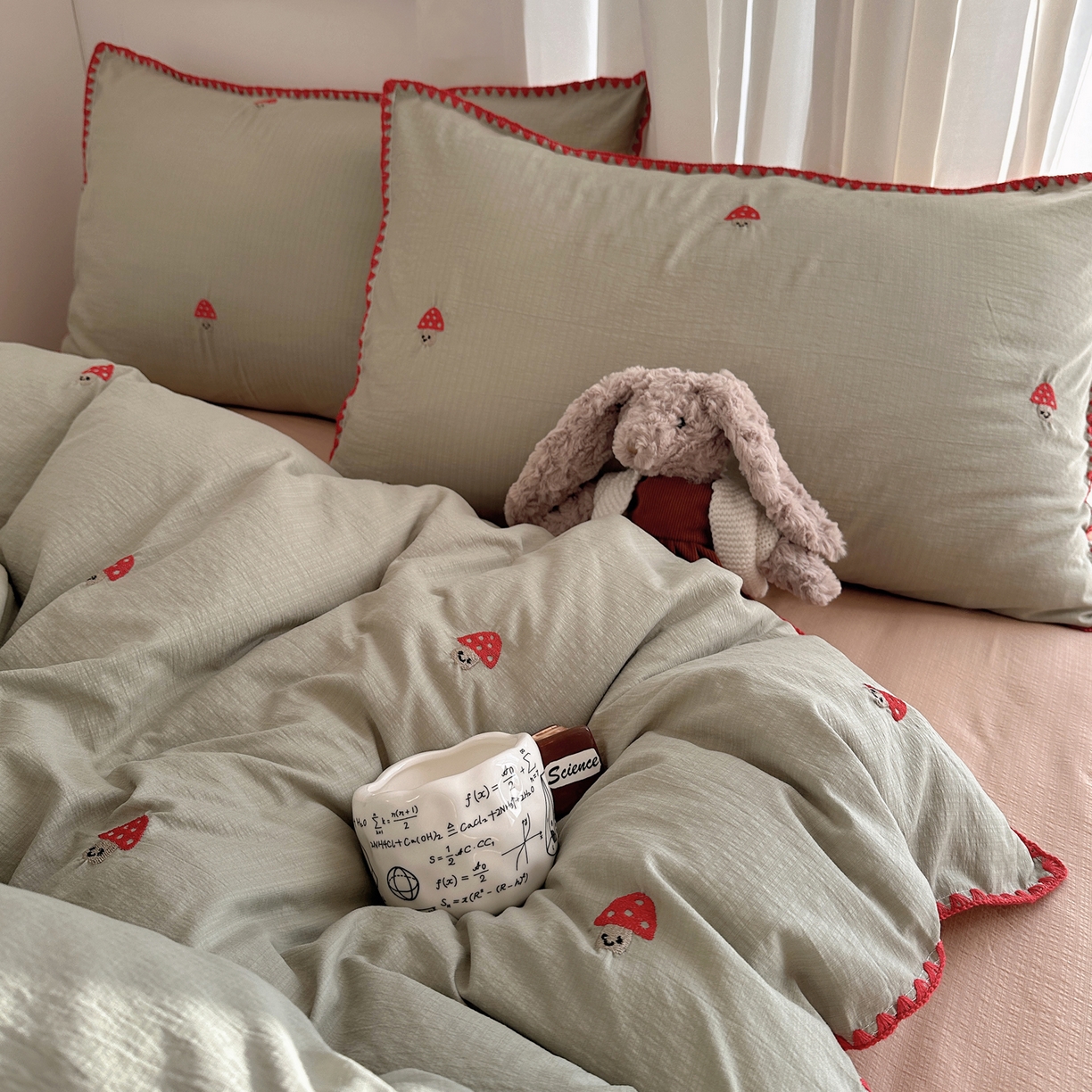 91家纺网 家纺一手货源 找家纺 顾里家纺 2026新款ins韩风刺绣云朵棉四件套 小蘑菇