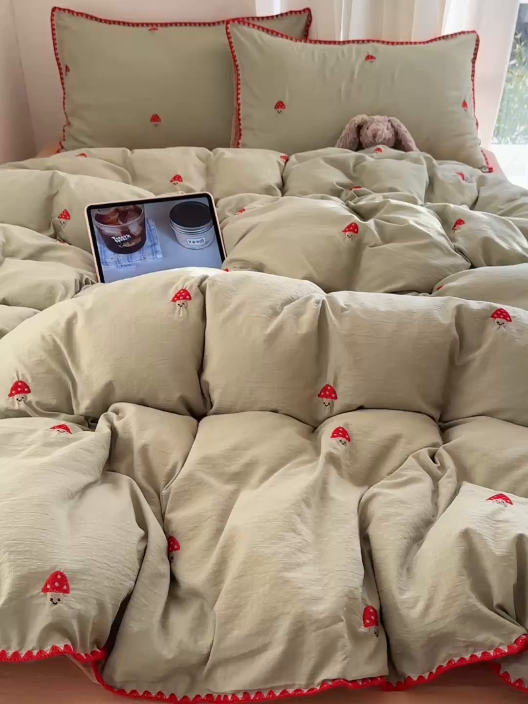 91家纺网 家纺一手货源 找家纺 顾里家纺 2026新款ins韩风刺绣云朵棉四件套 小蘑菇