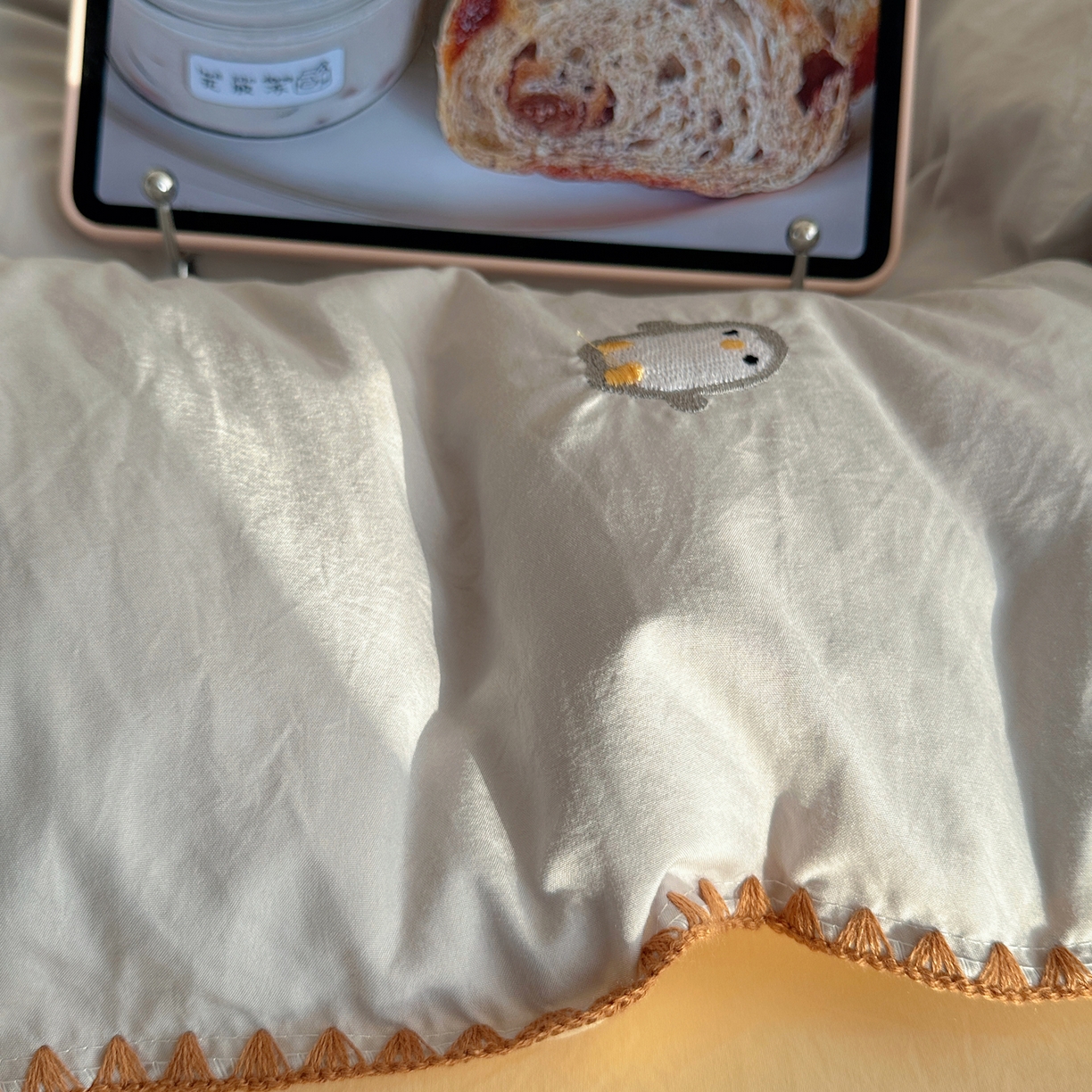 91家纺网 家纺一手货源 找家纺 顾里家纺 2026新款ins韩风刺绣云朵棉四件套 小企鹅