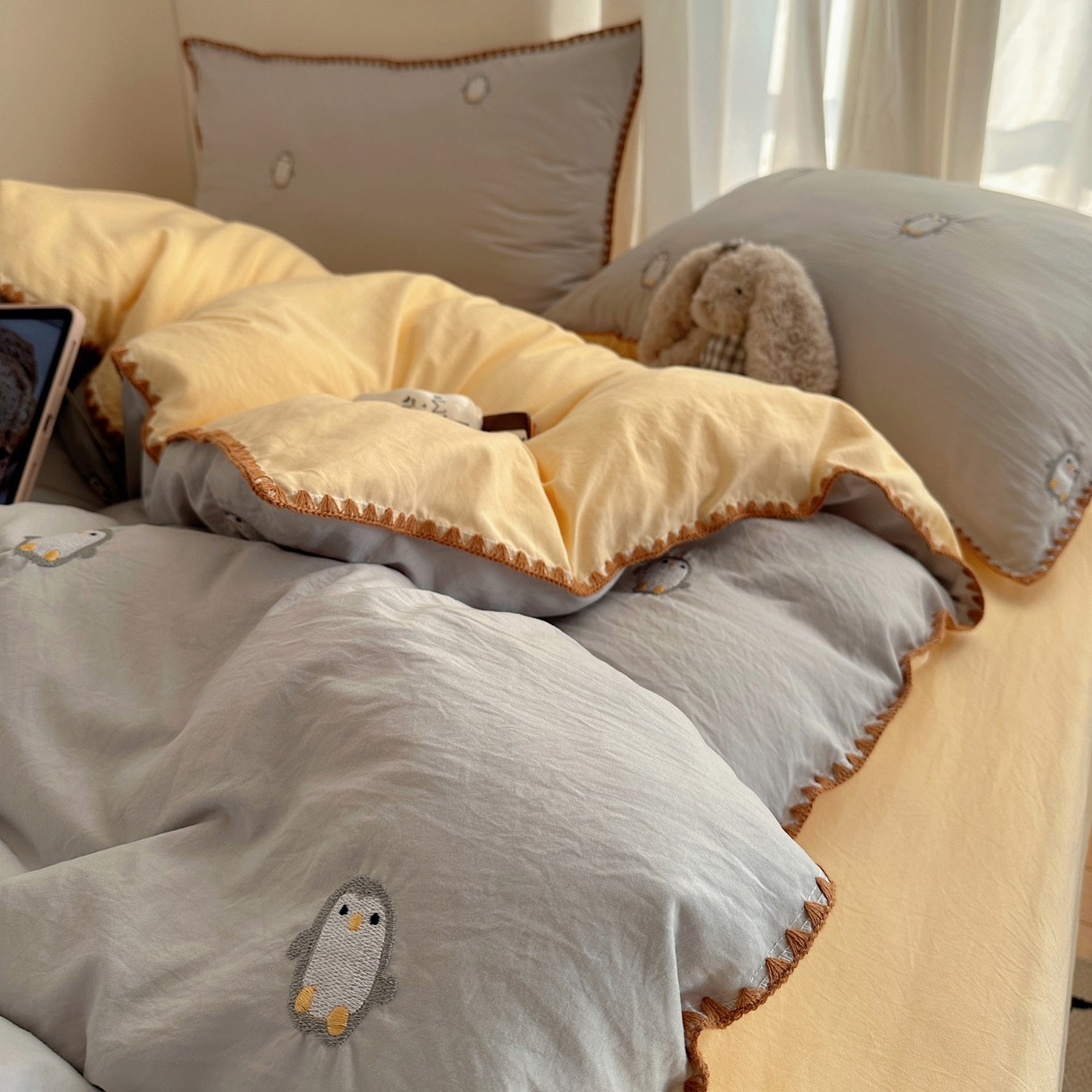 91家纺网 家纺一手货源 找家纺 顾里家纺 2026新款ins韩风刺绣云朵棉四件套 小企鹅