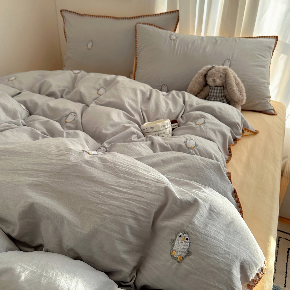 91家纺网 家纺一手货源 找家纺 顾里家纺 2026新款ins韩风刺绣云朵棉四件套 小企鹅