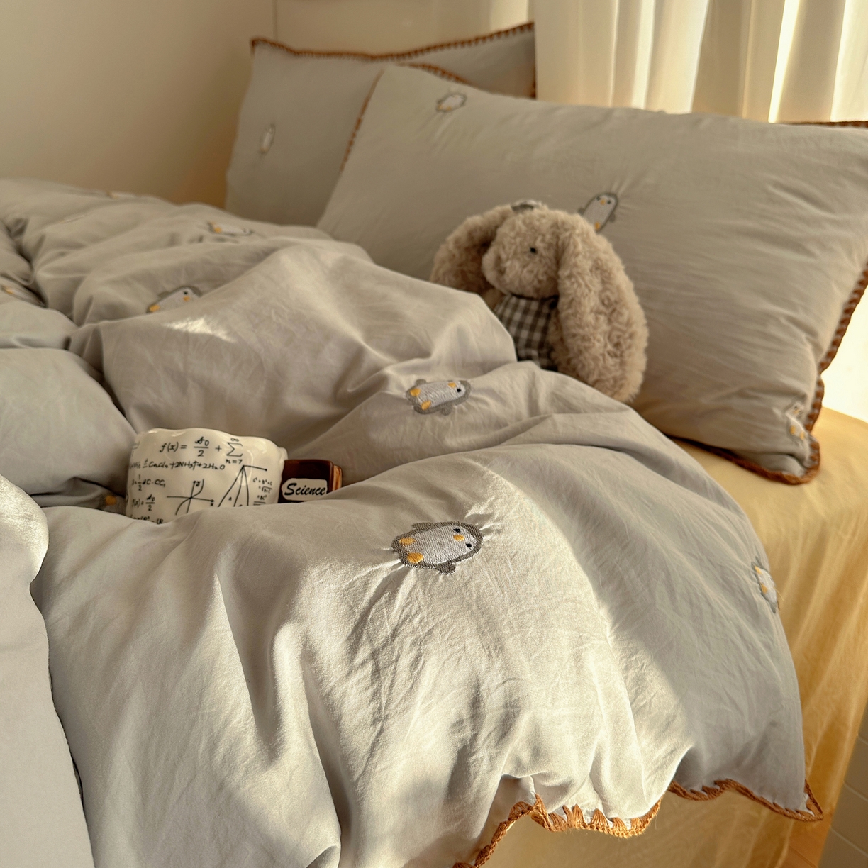 91家纺网 家纺一手货源 找家纺 顾里家纺 2026新款ins韩风刺绣云朵棉四件套 小企鹅