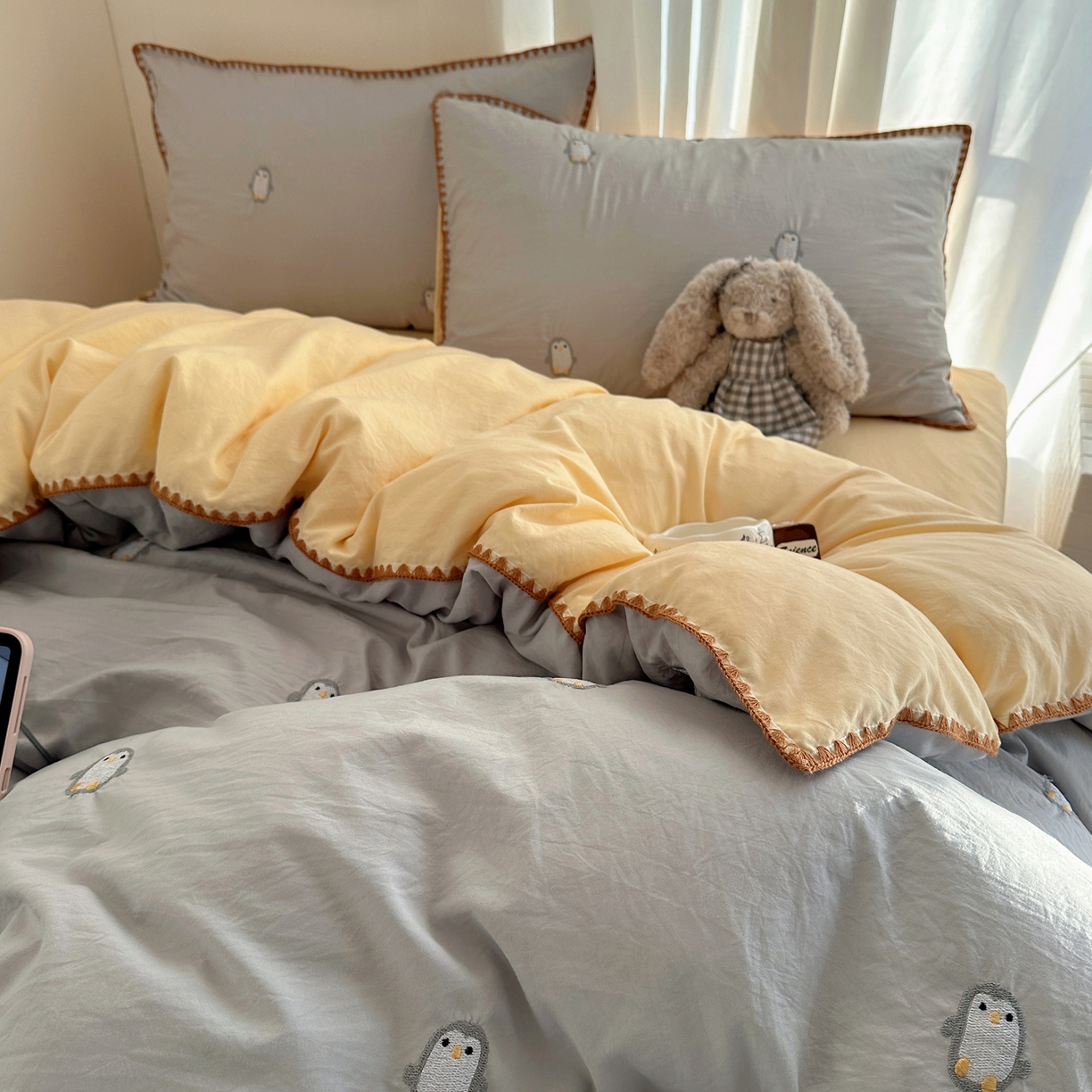 91家纺网 家纺一手货源 找家纺 顾里家纺 2026新款ins韩风刺绣云朵棉四件套 小企鹅