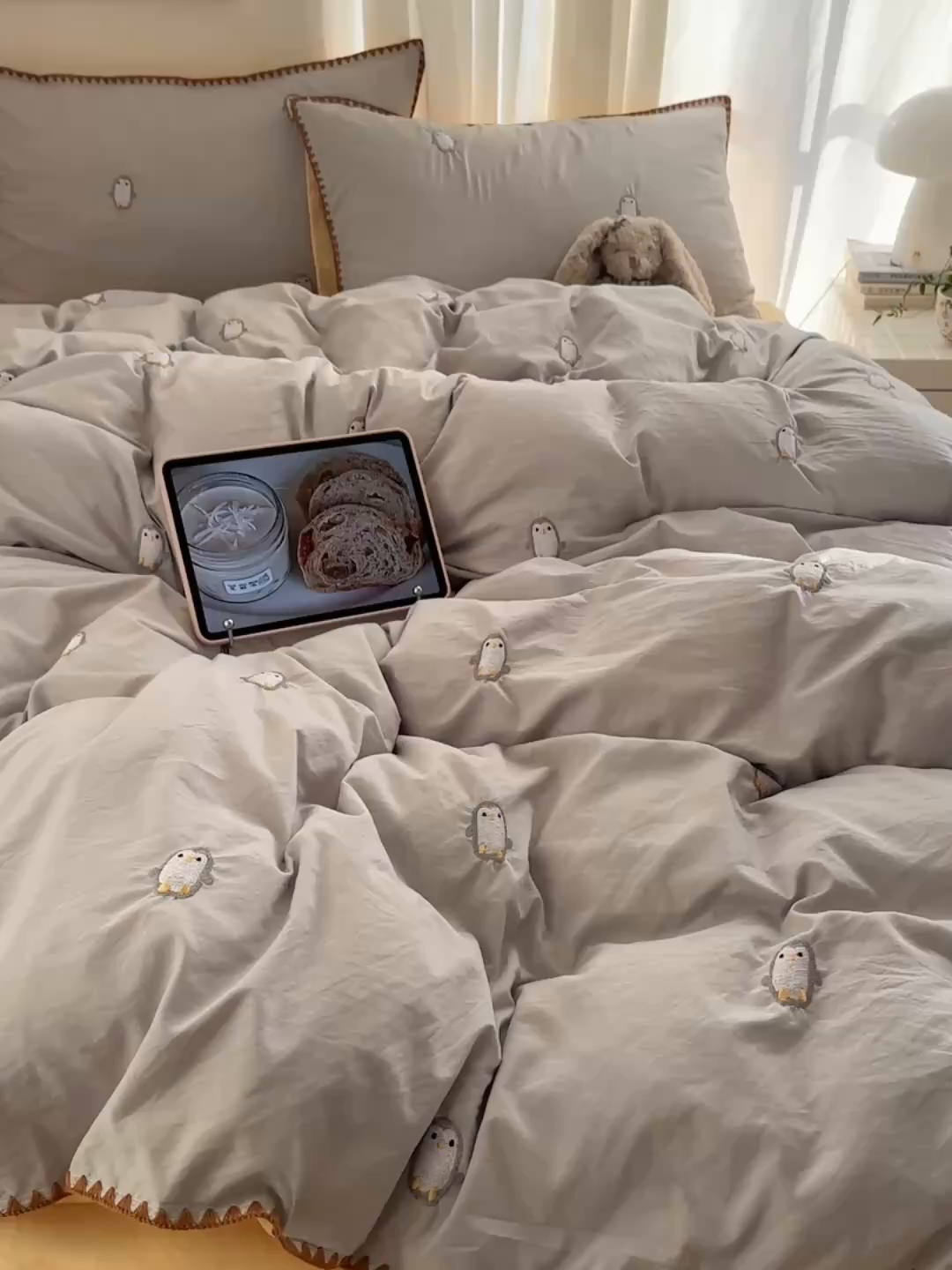 91家纺网 家纺一手货源 找家纺 顾里家纺 2026新款ins韩风刺绣云朵棉四件套 小企鹅