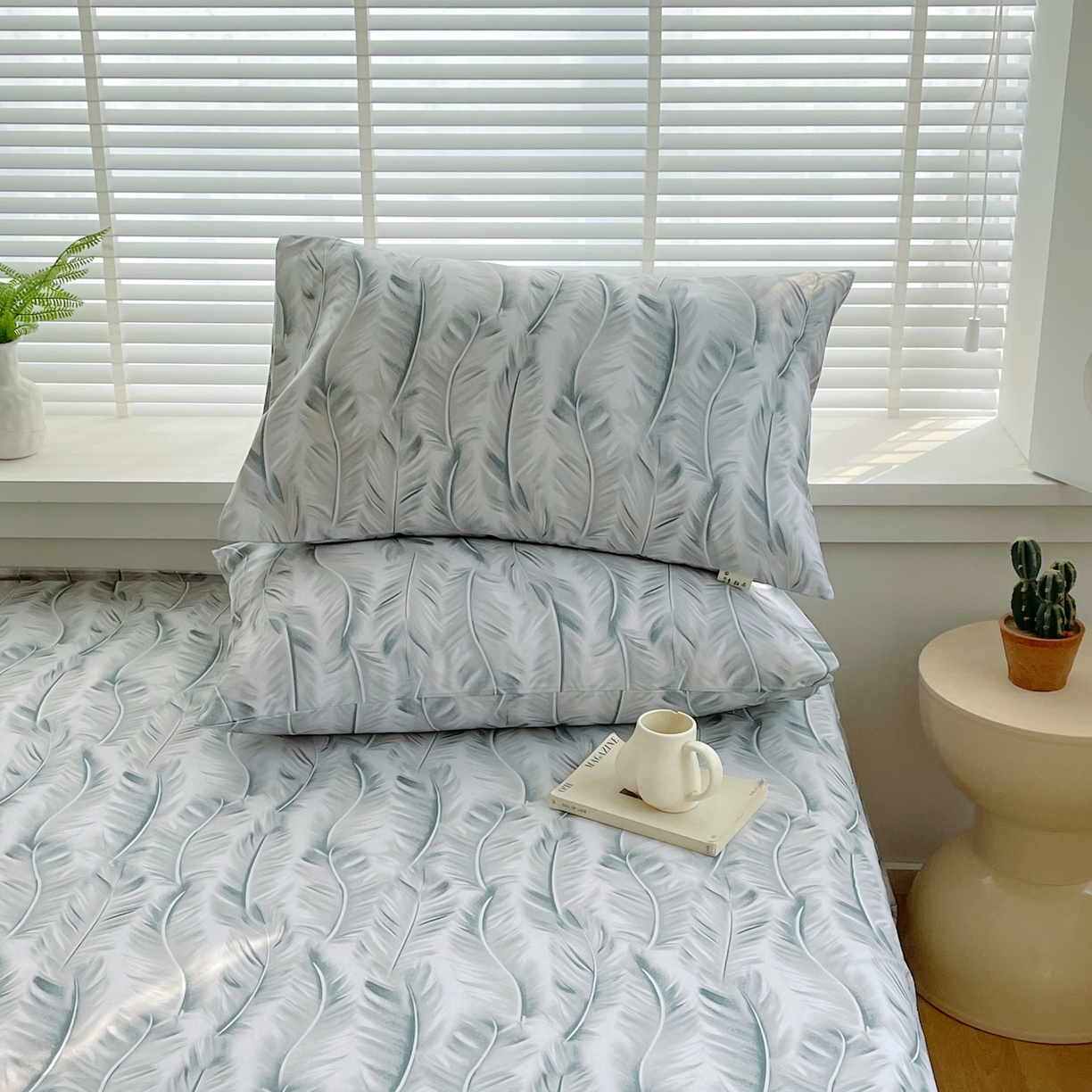 91家纺网 家纺一手货源 找家纺 爱彼家纺 2026春夏新款A类全棉纯棉老粗布凉席三件套席子床单-系列四 华夫格-羽毛-灰