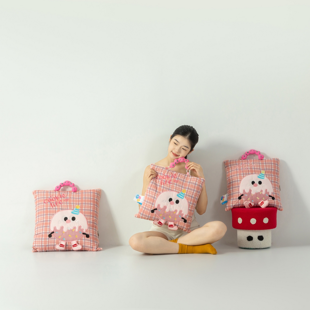 91家纺网 家纺一手货源 找家纺 （总）雷娜家居 2026新款水洗棉手提款曲奇抱枕被