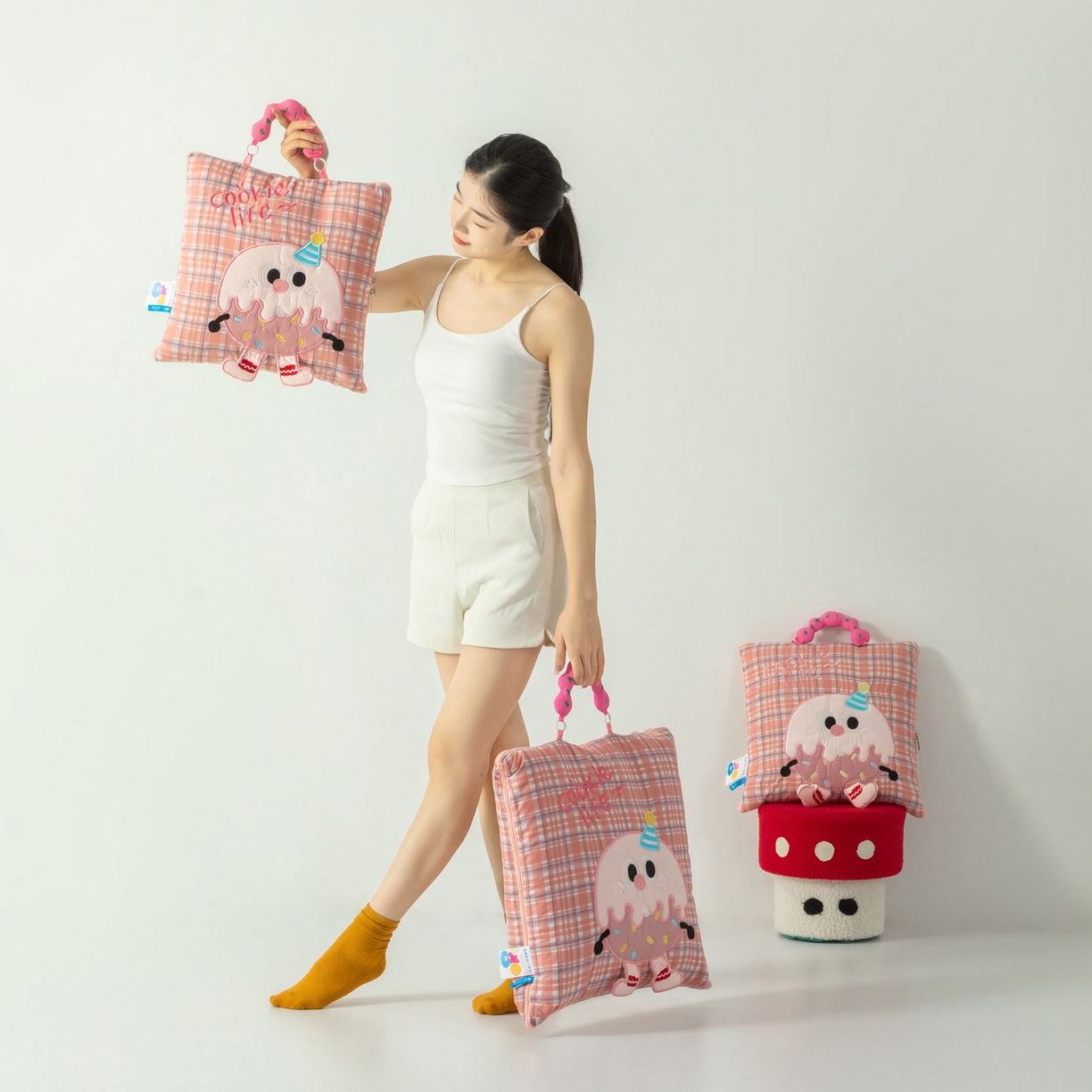 91家纺网 家纺一手货源 找家纺 （总）雷娜家居 2026新款水洗棉手提款曲奇抱枕被