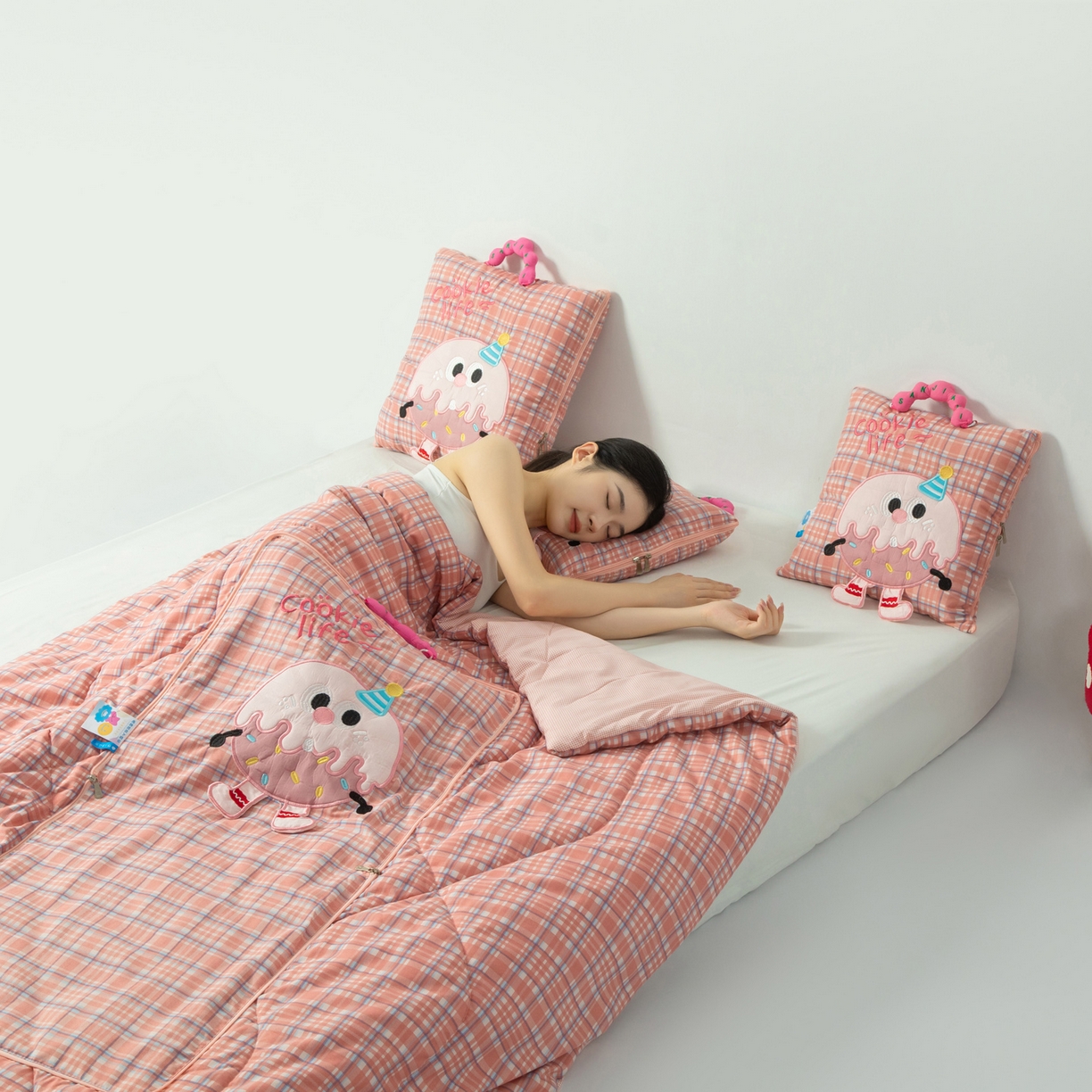 91家纺网 家纺一手货源 找家纺 （总）雷娜家居 2026新款水洗棉手提款曲奇抱枕被