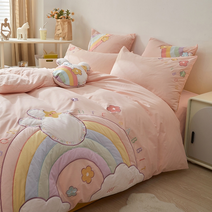 91家纺网 家纺一手货源 找家纺 涵宸家纺 2026新款全棉贴布绣小清新卡通系列四件套 彩虹漾