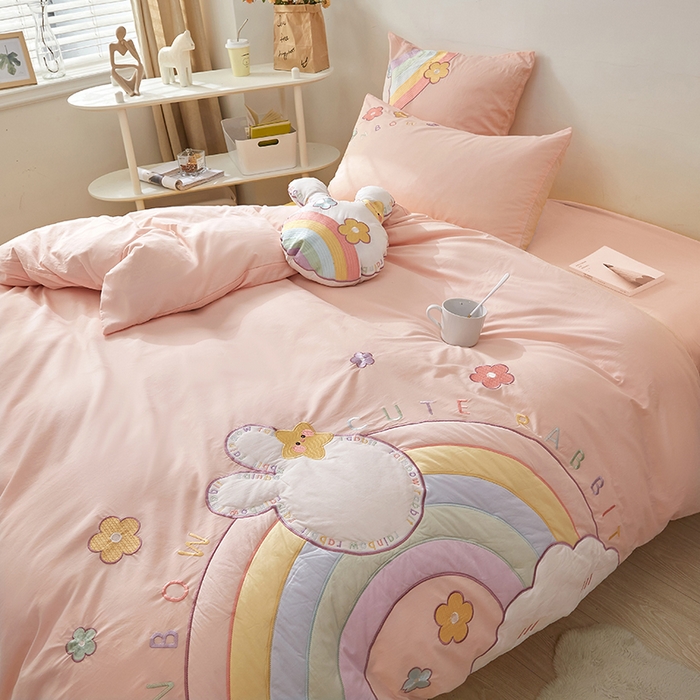 91家纺网 家纺一手货源 找家纺 涵宸家纺 2026新款全棉贴布绣小清新卡通系列四件套 彩虹漾