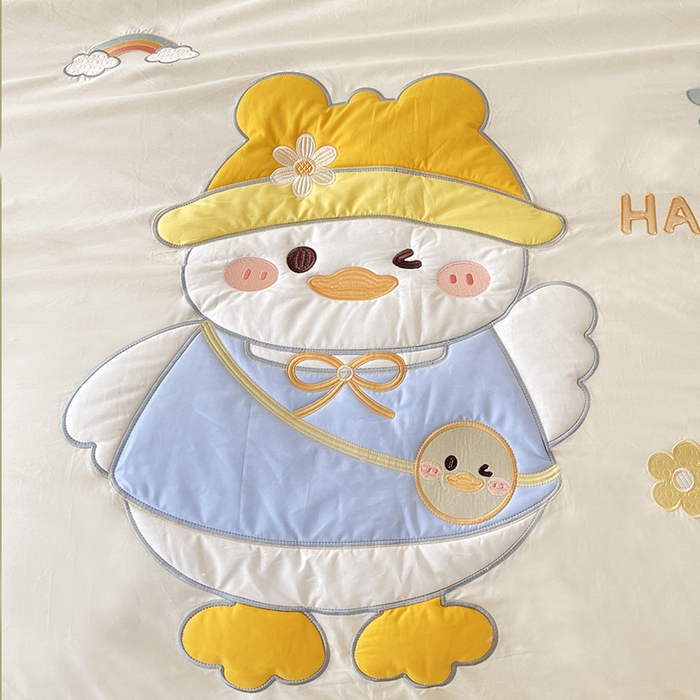 91家纺网 家纺一手货源 找家纺 涵宸家纺 2026新款全棉贴布绣小清新卡通系列四件套 快乐呀