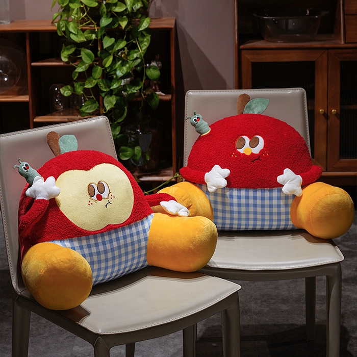 91家纺网 家纺一手货源 找家纺 仟亿莱 2026新款惊讶苹果小虫大脚床头靠垫 拥抱惊讶全果