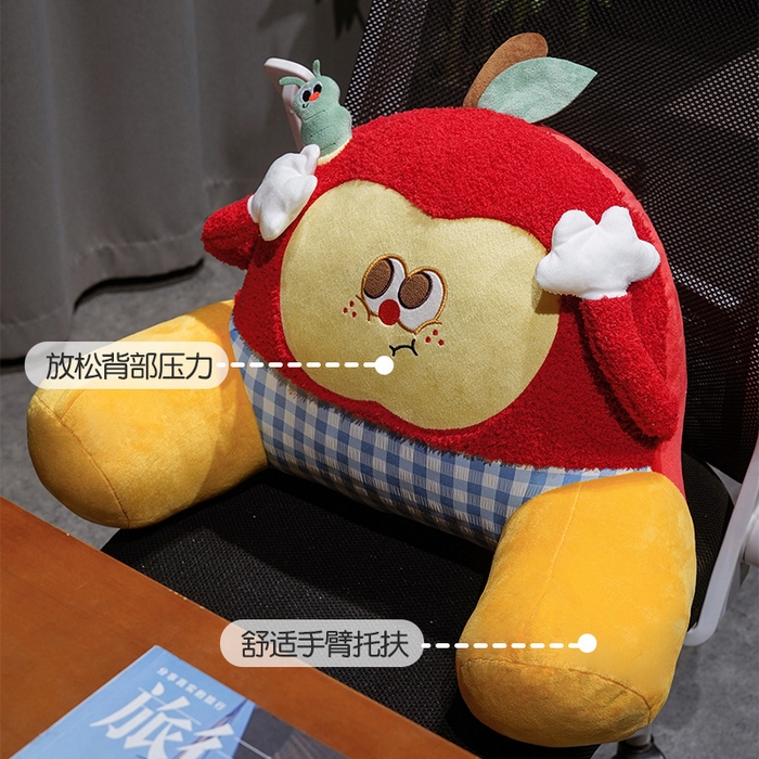 91家纺网 家纺一手货源 找家纺 仟亿莱 2026新款惊讶苹果小虫大脚床头靠垫 拥抱惊讶半果