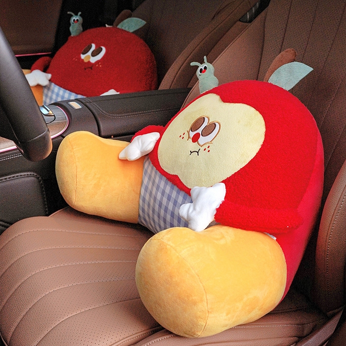 91家纺网 家纺一手货源 找家纺 仟亿莱 2026新款惊讶苹果小虫大脚床头靠垫 拥抱惊讶半果