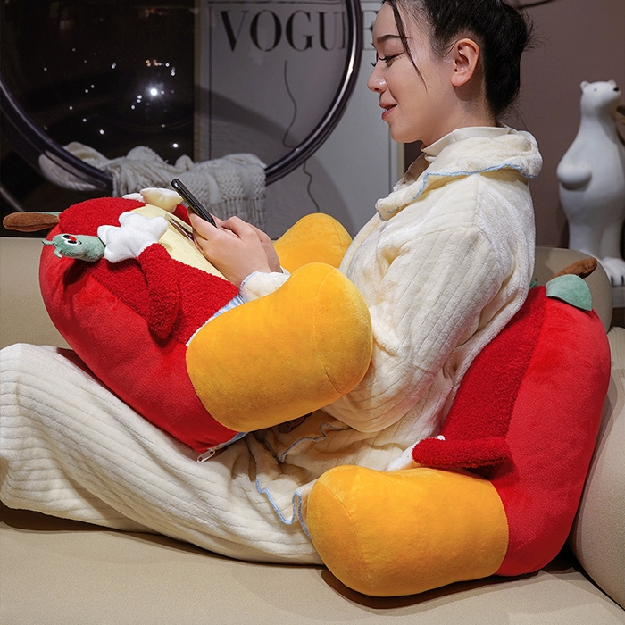 91家纺网 家纺一手货源 找家纺 仟亿莱 2026新款惊讶苹果小虫大脚床头靠垫 组合图（仅供展示不可下单）