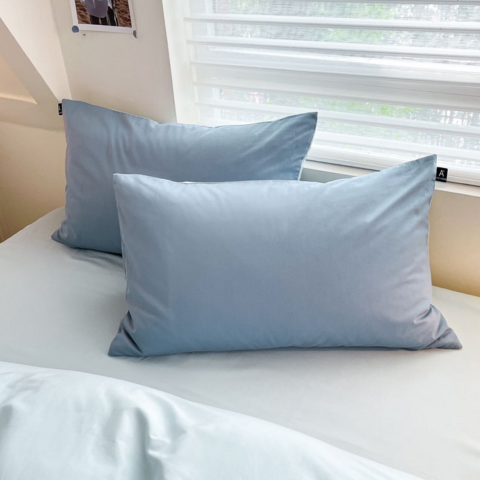 91家纺网 家纺一手货源 找家纺 涵宸家纺 2026新款全棉纯色四件套-米兰-场景一 米兰-湖兰+晨雾兰