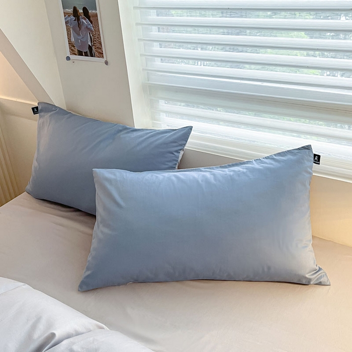 91家纺网 家纺一手货源 找家纺 涵宸家纺 2026新款全棉纯色四件套-米兰-场景一 米兰-湖兰+梧桐灰