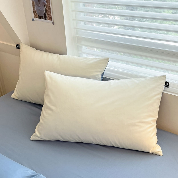 91家纺网 家纺一手货源 找家纺 涵宸家纺 2026新款全棉纯色四件套-米兰-场景一 米兰-奶白+湖兰