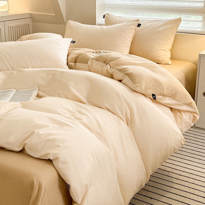 91家纺网 家纺一手货源 找家纺 涵宸家纺 2026新款全棉纯色四件套-米兰-场景一 米兰-香槟金+驼色