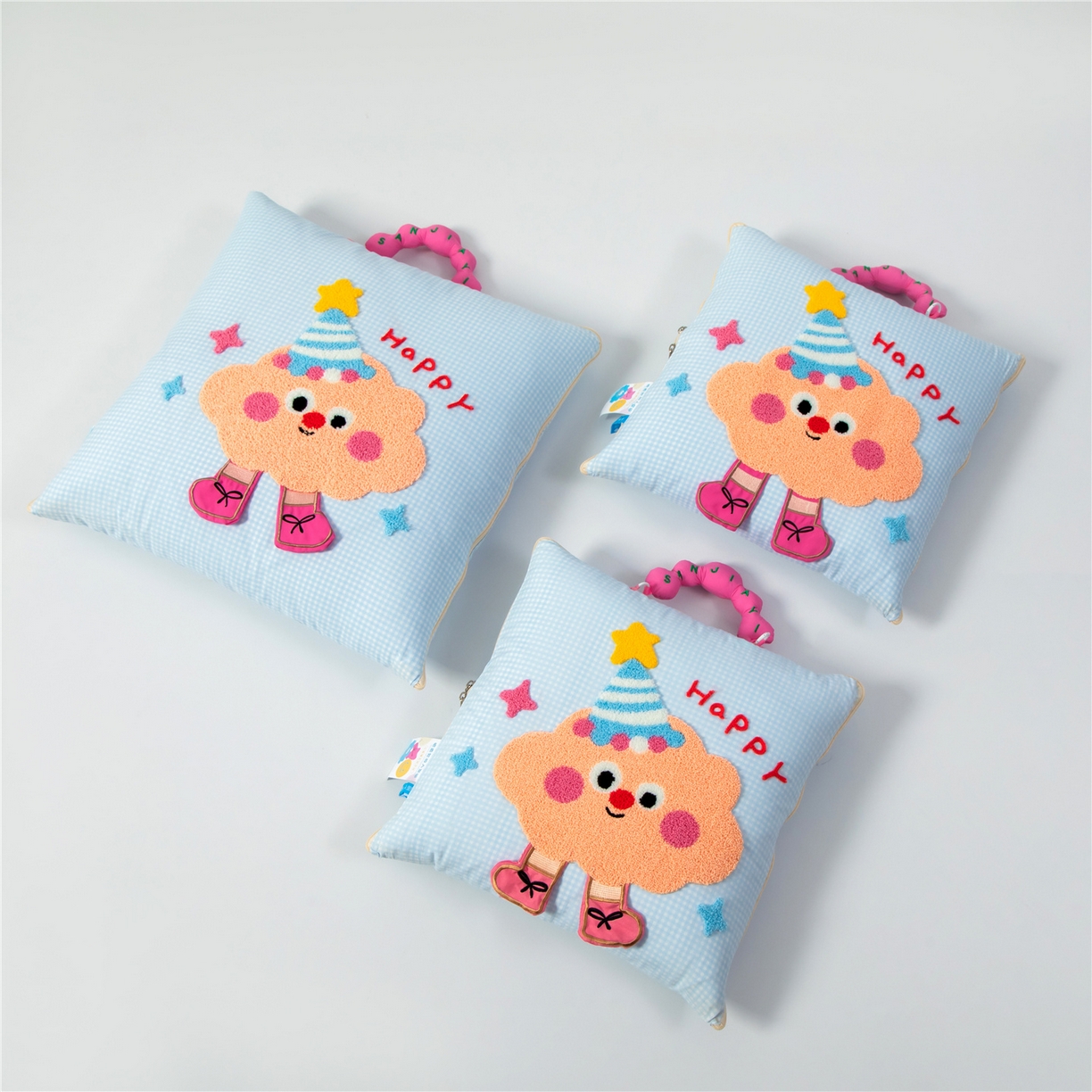 91家纺网 家纺一手货源 找家纺 雷娜家居 2026新款水洗木棉手提款云朵曲奇抱枕被 云朵蓝