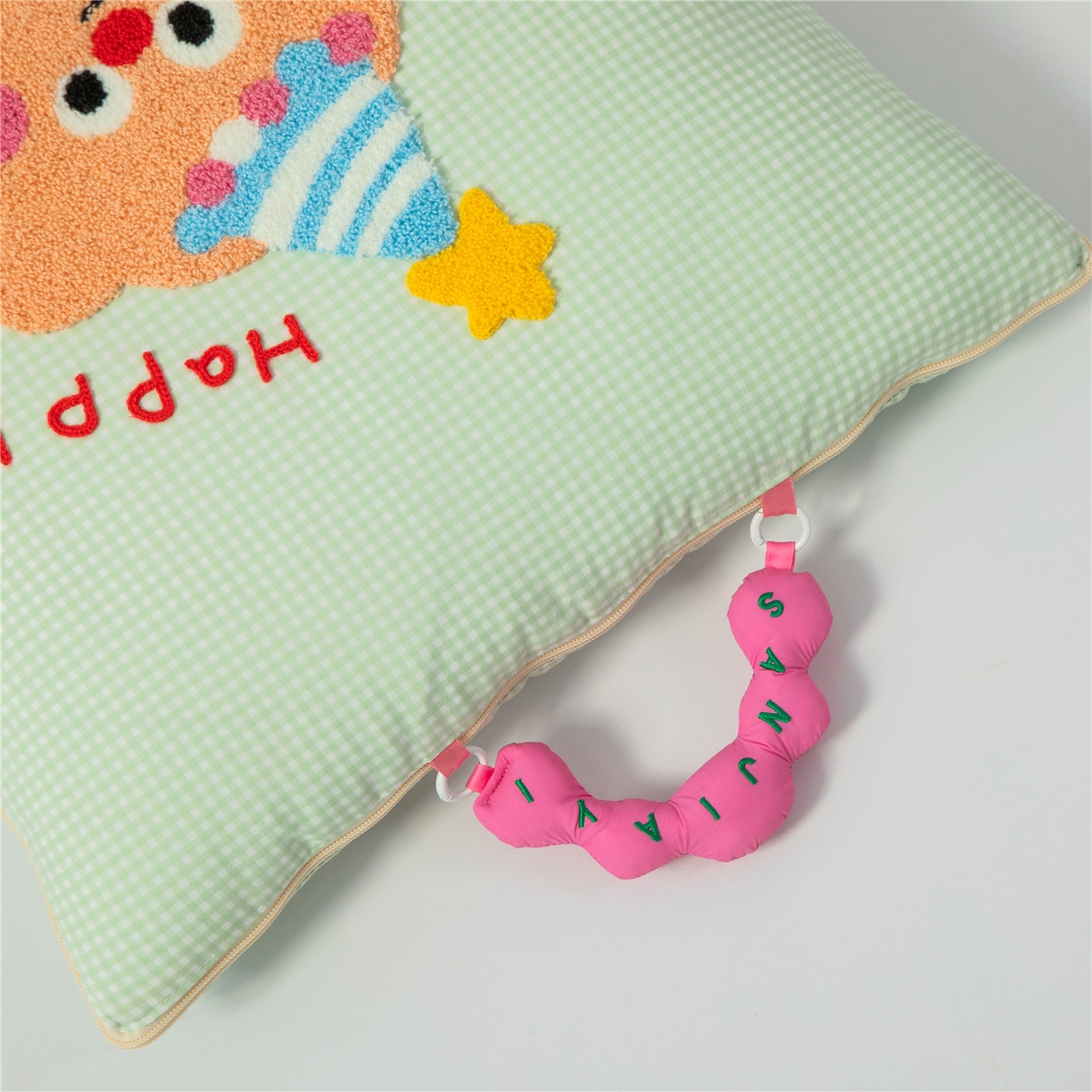 91家纺网 家纺一手货源 找家纺 雷娜家居 2026新款水洗木棉手提款云朵曲奇抱枕被 云朵绿