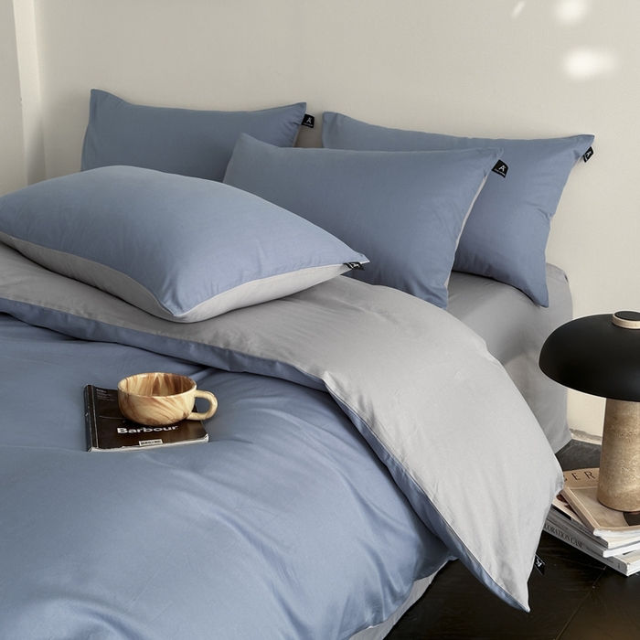 91家纺网 家纺一手货源 找家纺 涵宸家纺 2026新款全棉纯色四件套-米兰-场景二 米兰（湖兰+梧桐灰）