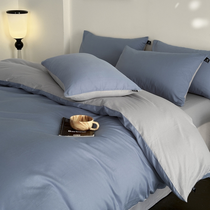 91家纺网 家纺一手货源 找家纺 涵宸家纺 2026新款全棉纯色四件套-米兰-场景二 米兰（湖兰+梧桐灰）