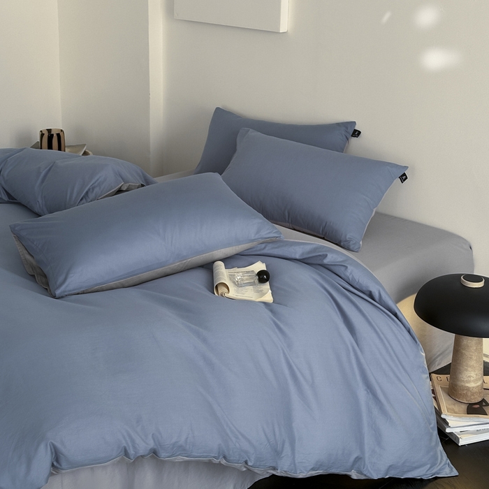 91家纺网 家纺一手货源 找家纺 涵宸家纺 2026新款全棉纯色四件套-米兰-场景二 米兰（湖兰+梧桐灰）