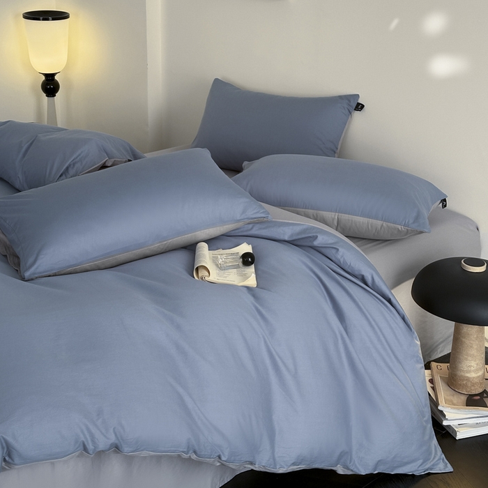 91家纺网 家纺一手货源 找家纺 涵宸家纺 2026新款全棉纯色四件套-米兰-场景二 米兰（湖兰+梧桐灰）