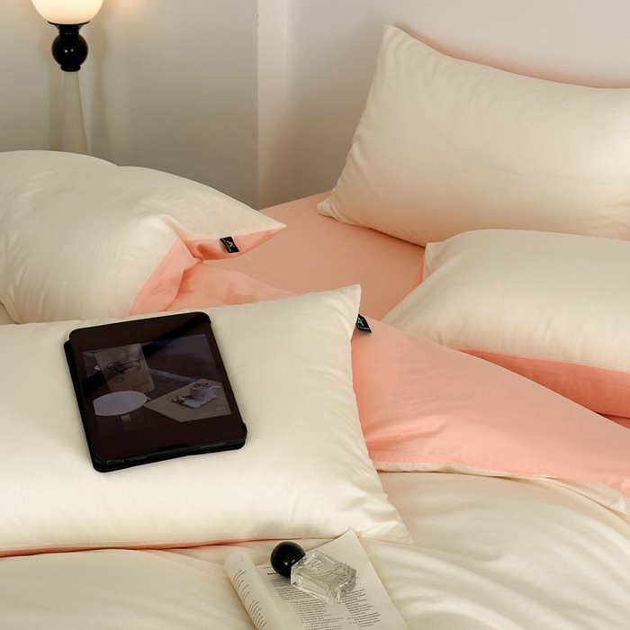 91家纺网 家纺一手货源 找家纺 涵宸家纺 2026新款全棉纯色四件套-米兰-场景二 米兰（奶白+烟粉）