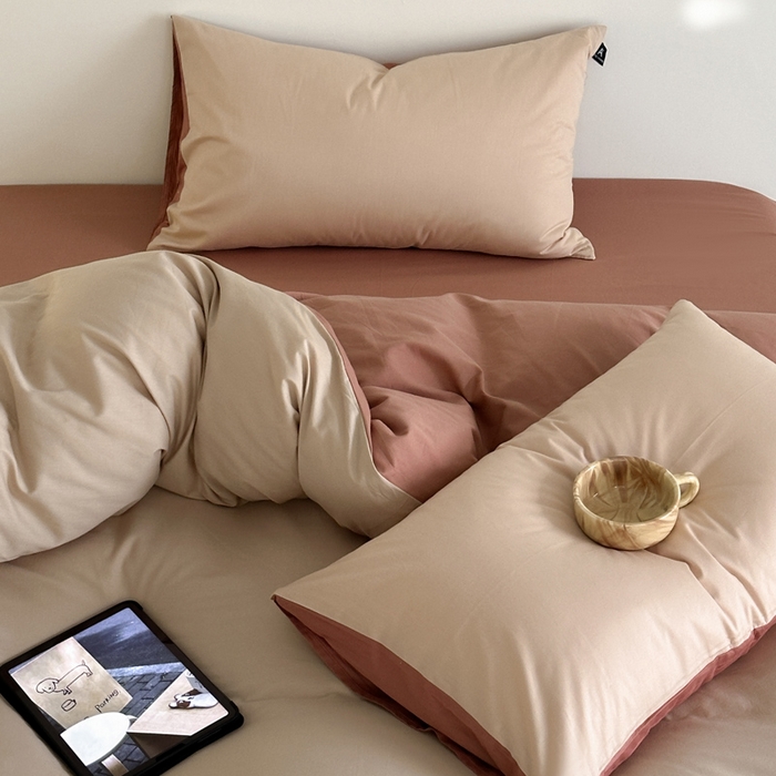 91家纺网 家纺一手货源 找家纺 涵宸家纺 2026新款全棉纯色四件套-米兰-场景二 米兰（杏色+豆其）