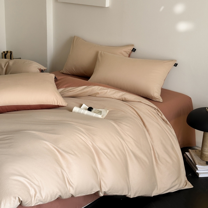 91家纺网 家纺一手货源 找家纺 涵宸家纺 2026新款全棉纯色四件套-米兰-场景二 米兰（杏色+豆其）