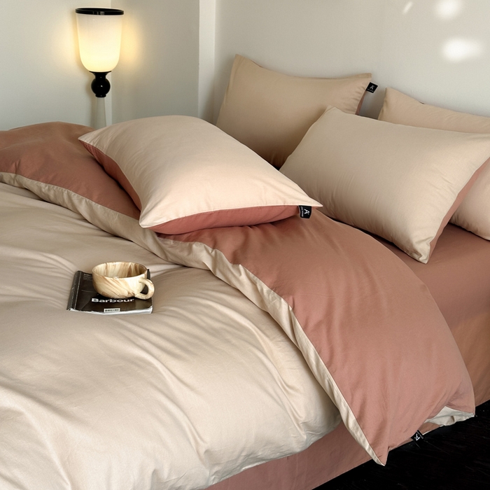 91家纺网 家纺一手货源 找家纺 涵宸家纺 2026新款全棉纯色四件套-米兰-场景二 米兰（杏色+豆其）