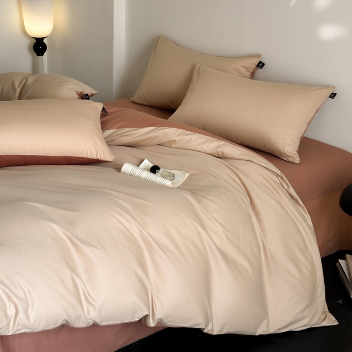 91家纺网 家纺一手货源 找家纺 涵宸家纺 2026新款全棉纯色四件套-米兰-场景二 米兰（杏色+豆其）