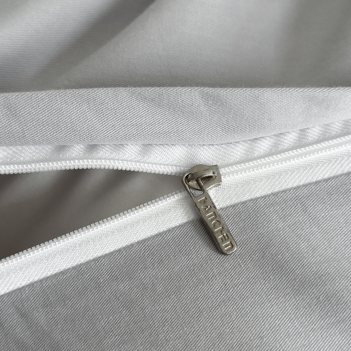 91家纺网 家纺一手货源 找家纺 涵宸家纺 2026新款全棉纯色四件套-米兰-场景二 米兰（银灰+梧桐灰）