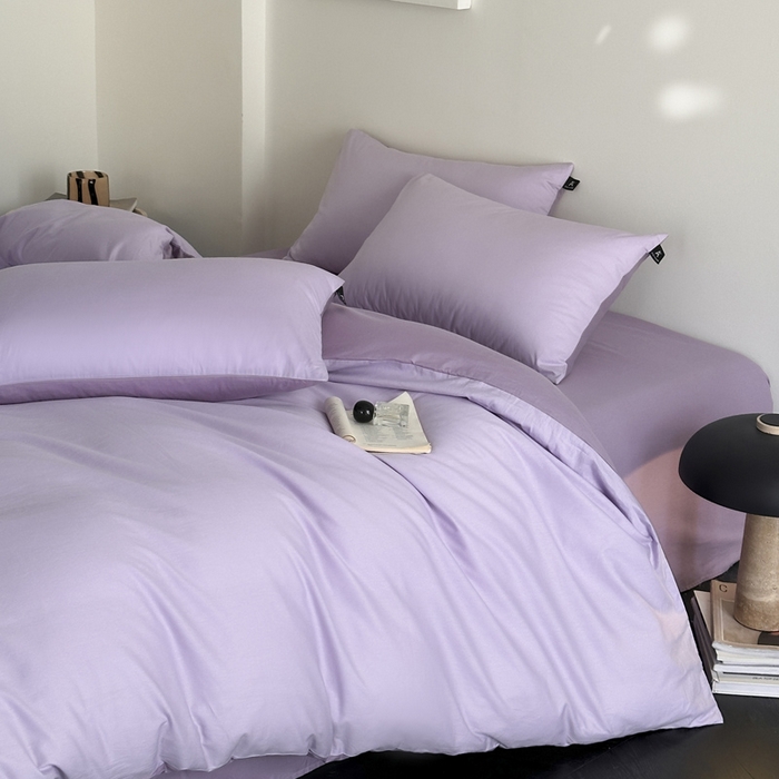 91家纺网 家纺一手货源 找家纺 涵宸家纺 2026新款全棉纯色四件套-米兰-场景二 米兰（优雅紫+青紫）