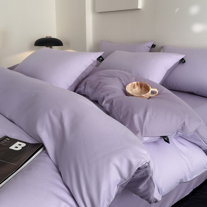 91家纺网 家纺一手货源 找家纺 涵宸家纺 2026新款全棉纯色四件套-米兰-场景二 米兰（优雅紫+青紫）