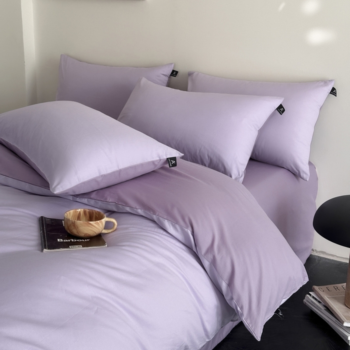 91家纺网 家纺一手货源 找家纺 涵宸家纺 2026新款全棉纯色四件套-米兰-场景二 米兰（优雅紫+青紫）