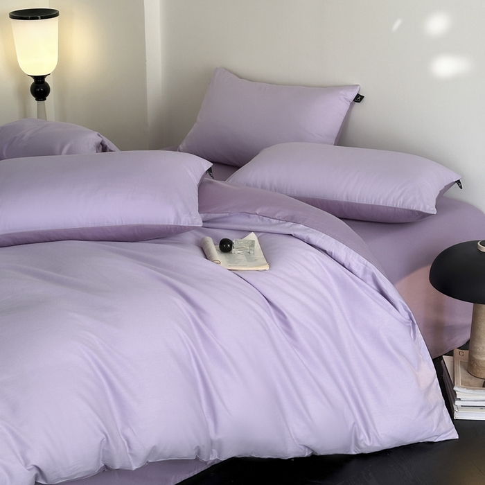 91家纺网 家纺一手货源 找家纺 涵宸家纺 2026新款全棉纯色四件套-米兰-场景二 米兰（优雅紫+青紫）