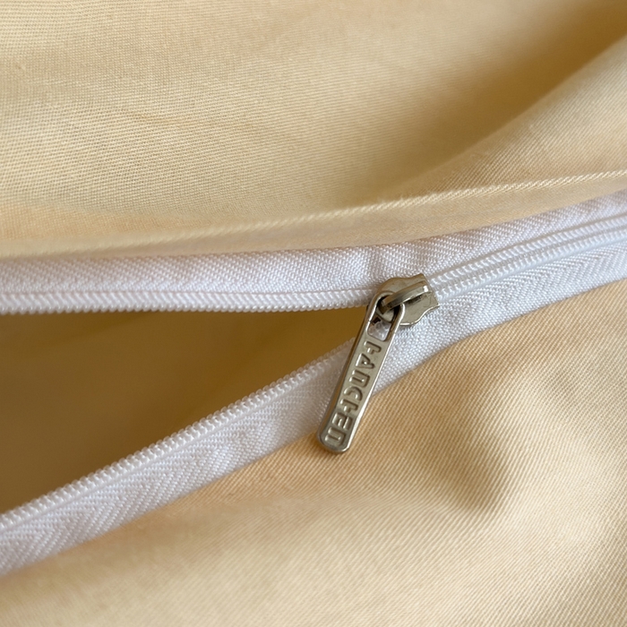 91家纺网 家纺一手货源 找家纺 涵宸家纺 2026新款全棉纯色四件套-米兰-场景二 米兰（月光绿+浅黄）