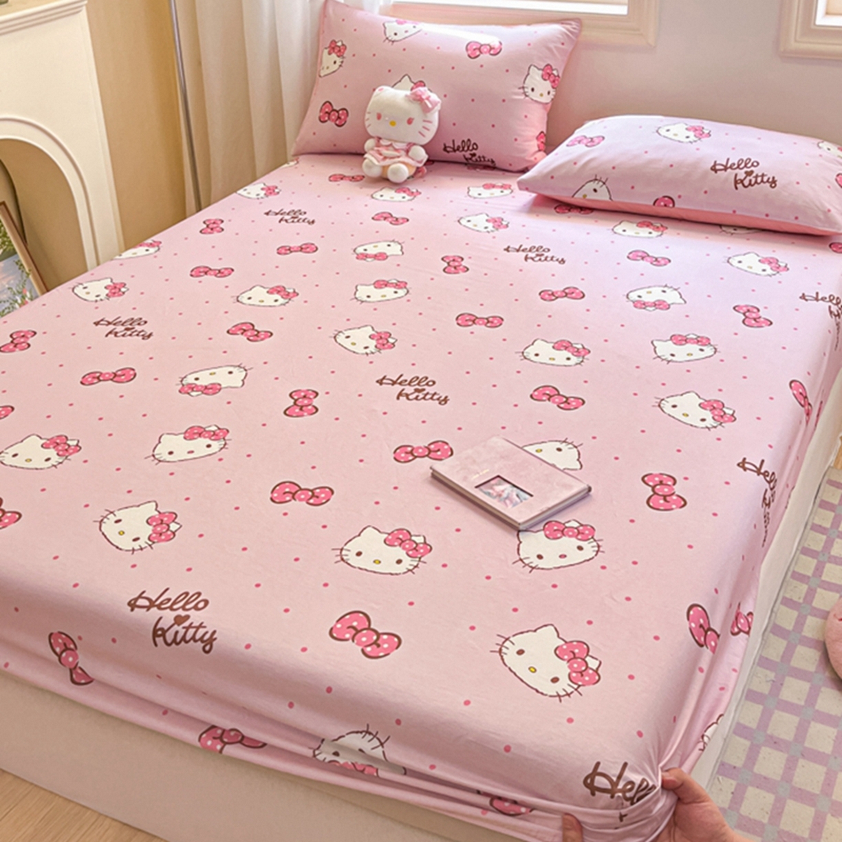 91家纺网 家纺一手货源 找家纺 博雅 2026新款三丽鸥全棉小版印花床笠 粉色蝴蝶结KT