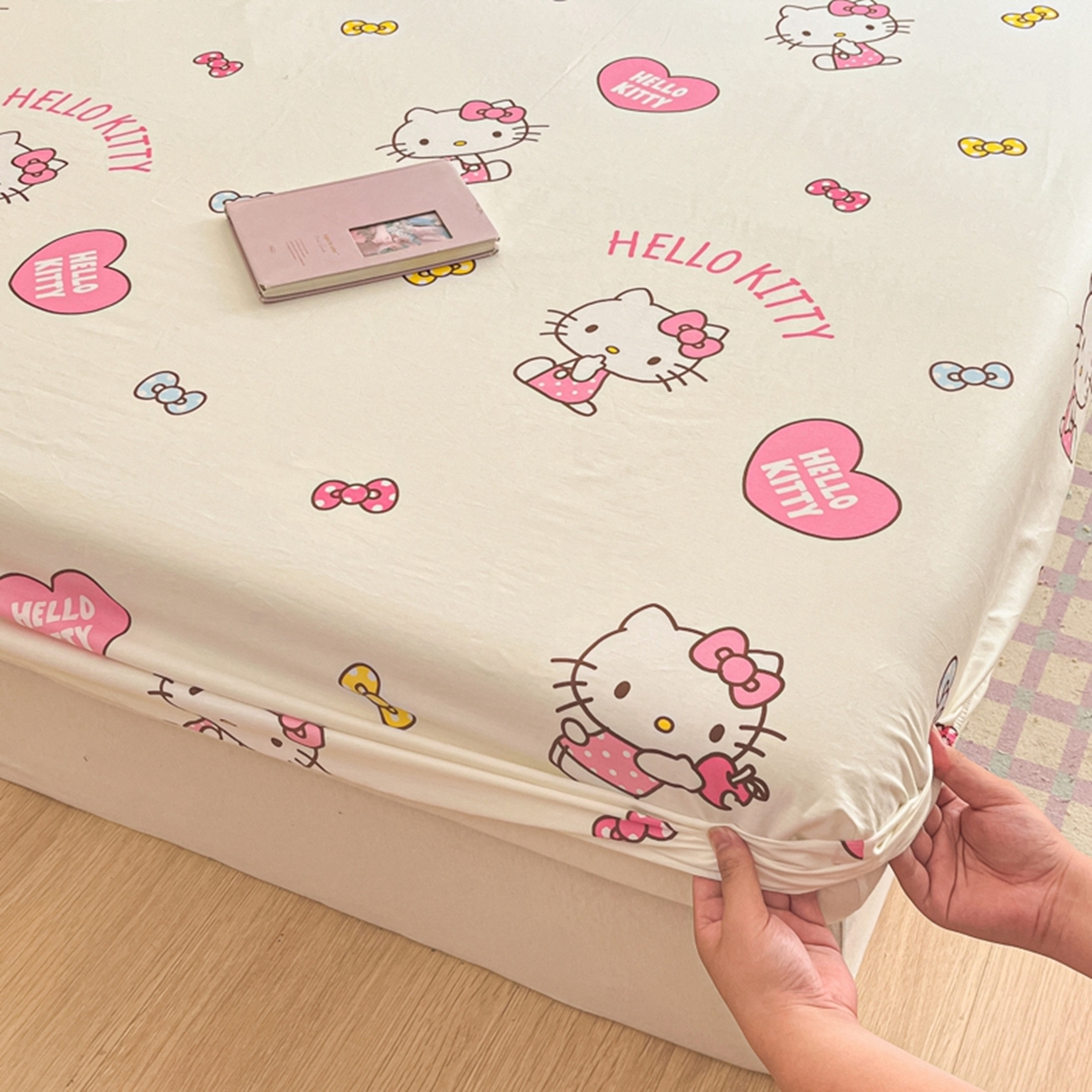 91家纺网 家纺一手货源 找家纺 博雅 2026新款三丽鸥全棉小版印花床笠 蝴蝶结KT